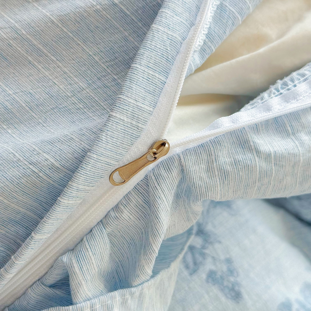 91家纺网 家纺一手货源 找家纺 赛丽雅 2026春夏新款色织提花麻法式花边款四件套 宅宅日记