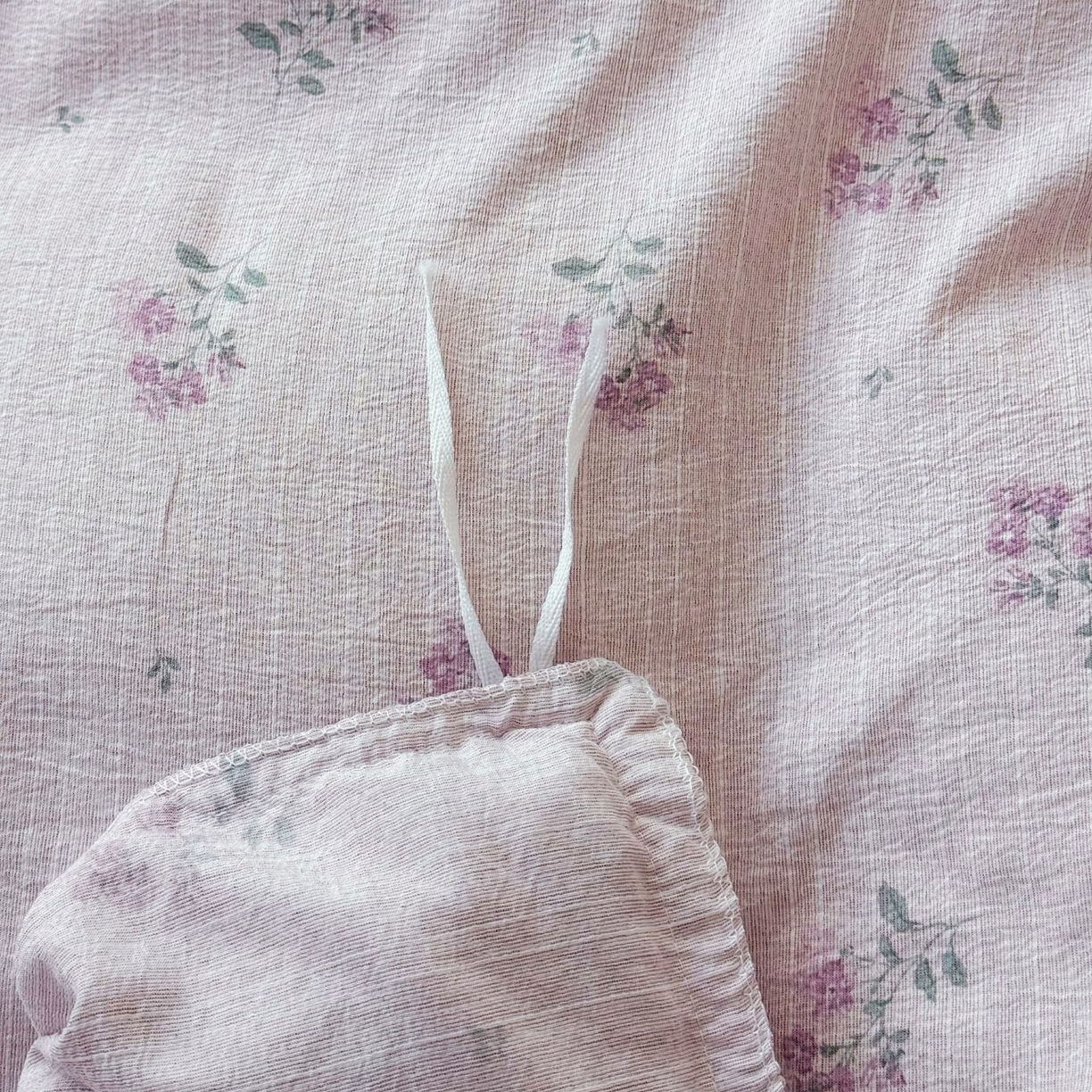 91家纺网 家纺一手货源 找家纺 赛丽雅 2026春夏新款色织提花麻法式花边款四件套 花悦时光