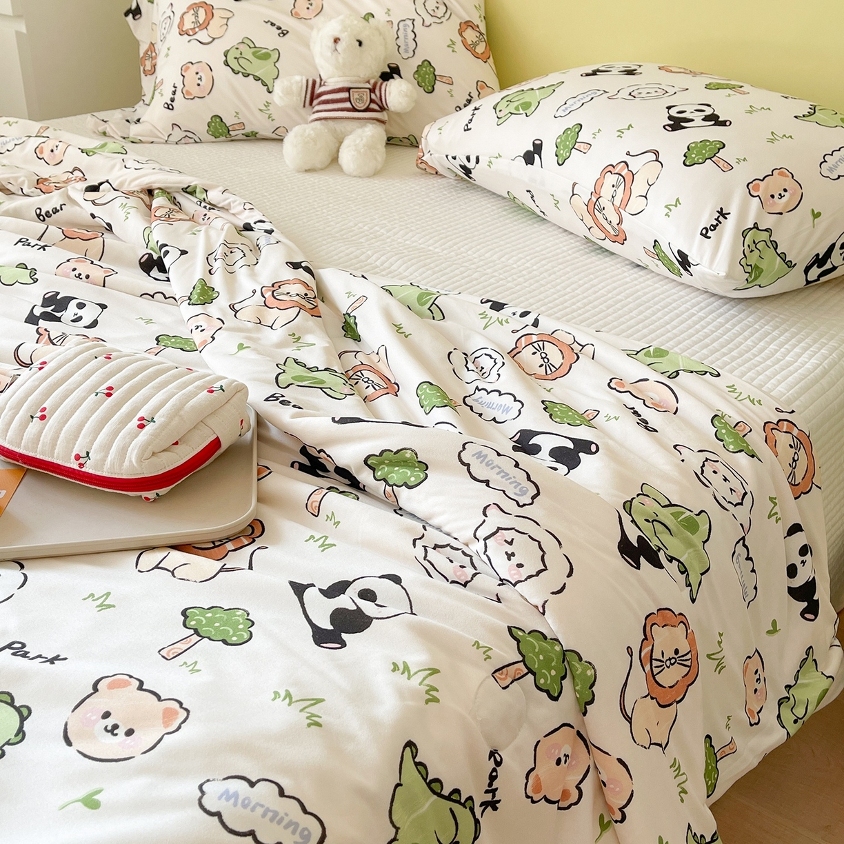 91家纺网 家纺一手货源 找家纺 咏绒家纺工厂店 厂家直销网销爆款花型永不断货2025春夏新款A类牛奶针织棉大豆夏被（长期款） 大森林