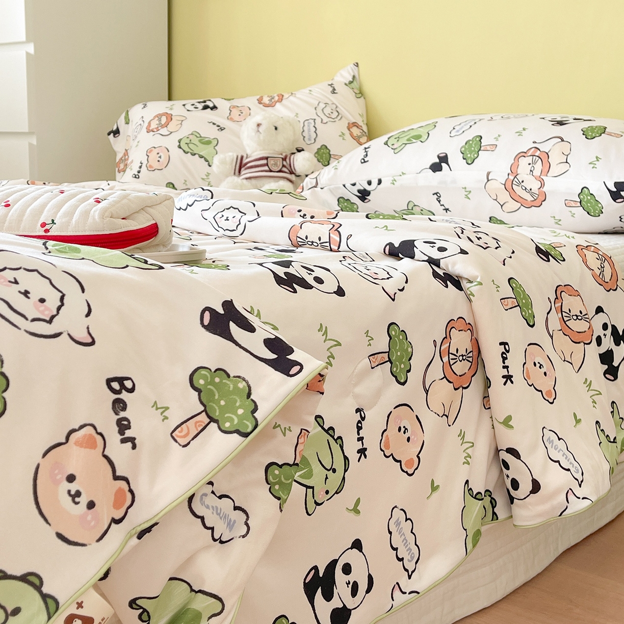 91家纺网 家纺一手货源 找家纺 咏绒家纺工厂店 厂家直销网销爆款花型永不断货2025春夏新款A类牛奶针织棉大豆夏被（长期款） 大森林