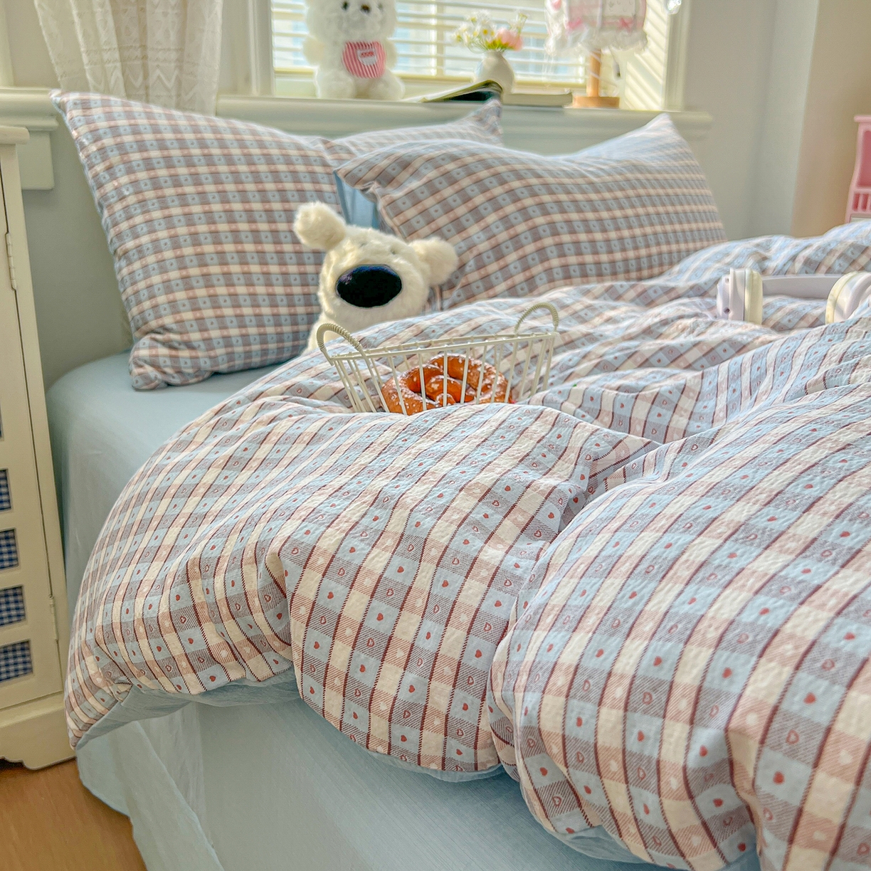 91家纺网 家纺一手货源 找家纺 金梦拉家纺 2026春夏新款云感双层纱皱皱纱系列四件套 凯特蓝