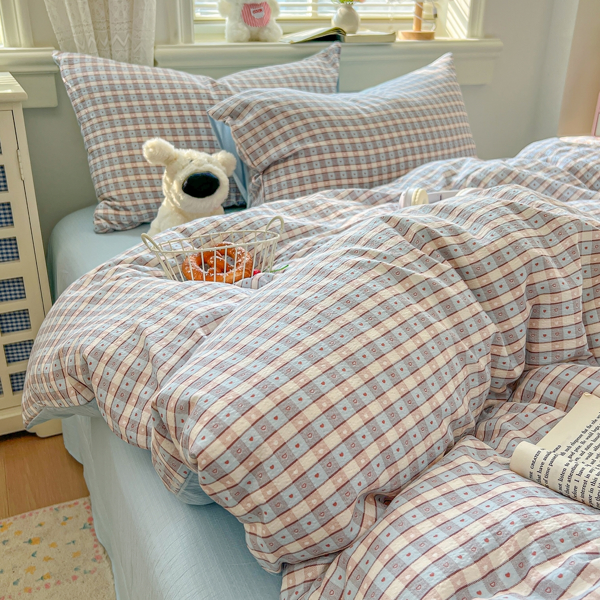 91家纺网 家纺一手货源 找家纺 金梦拉家纺 2026春夏新款云感双层纱皱皱纱系列四件套 凯特蓝