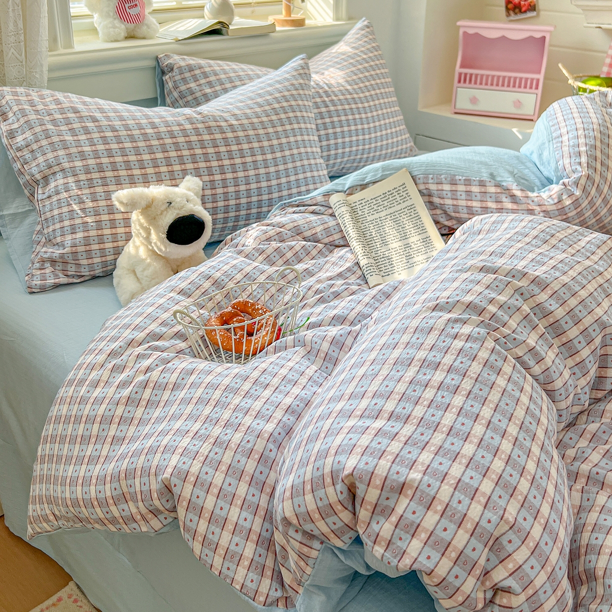 91家纺网 家纺一手货源 找家纺 金梦拉家纺 2026春夏新款云感双层纱皱皱纱系列四件套 凯特蓝