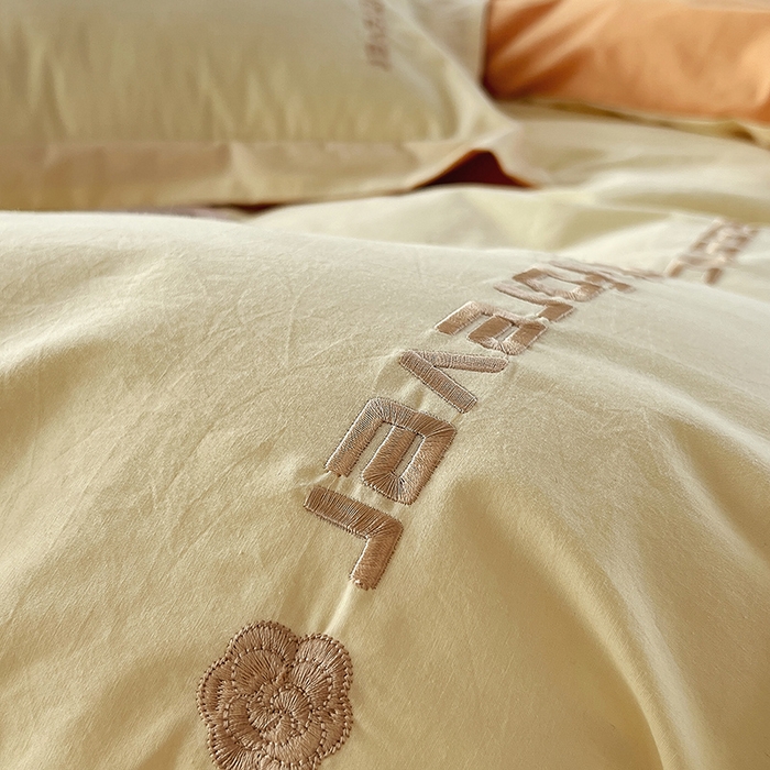 91家纺网 家纺一手货源 找家纺 拼社家纺 2026新款A类色织全棉水洗棉四件套纯棉四件套刺绣床上用品-漫系列 奶油白+香橙