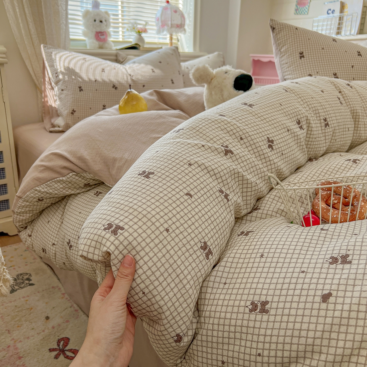 91家纺网 家纺一手货源 找家纺 金梦拉家纺 2026春夏新款云感双层纱皱皱纱系列四件套 可爱熊熊