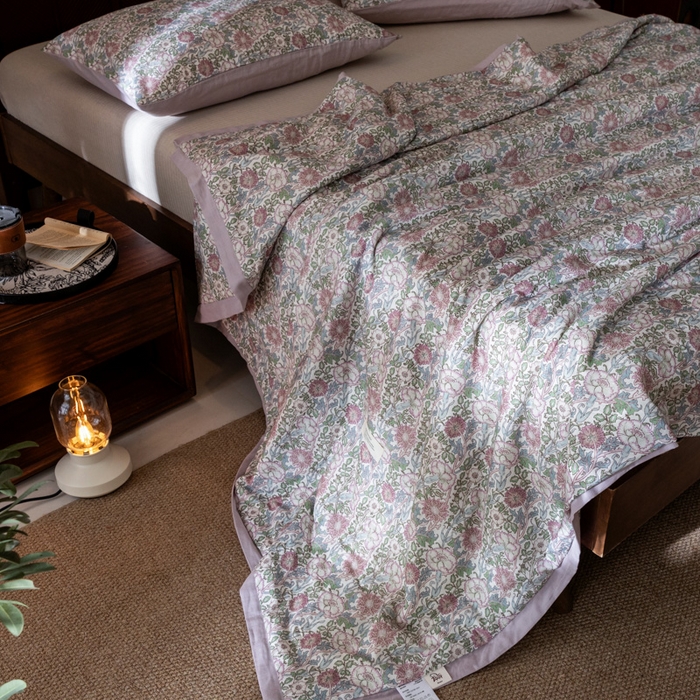 91家纺网 家纺一手货源 找家纺 大彩家居 2026新款全棉双层纱夏被 丁香圆舞曲