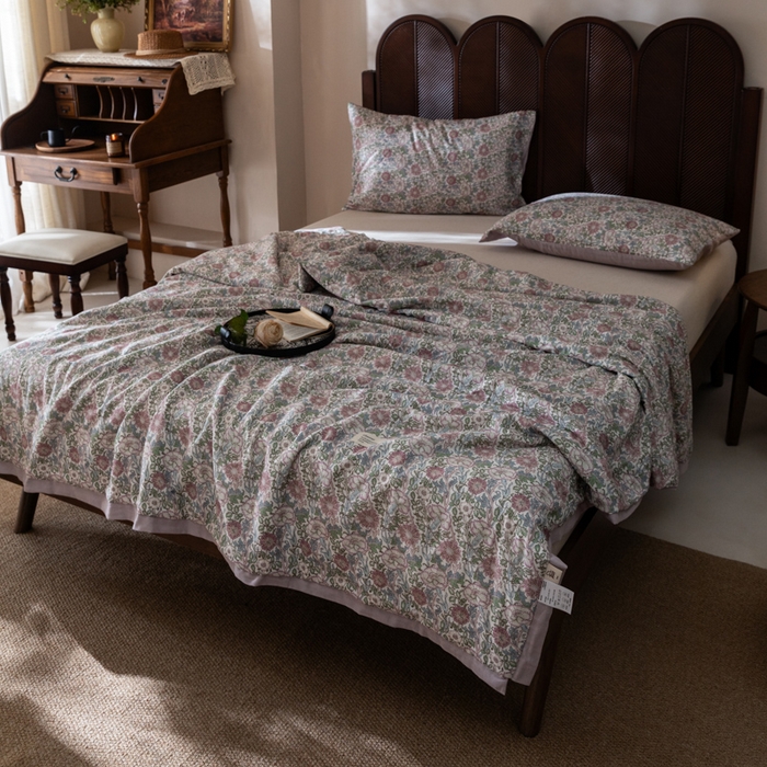 91家纺网 家纺一手货源 找家纺 大彩家居 2026新款全棉双层纱夏被 丁香圆舞曲