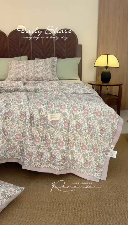 91家纺网 家纺一手货源 找家纺 大彩家居 2026新款全棉双层纱夏被 丁香圆舞曲