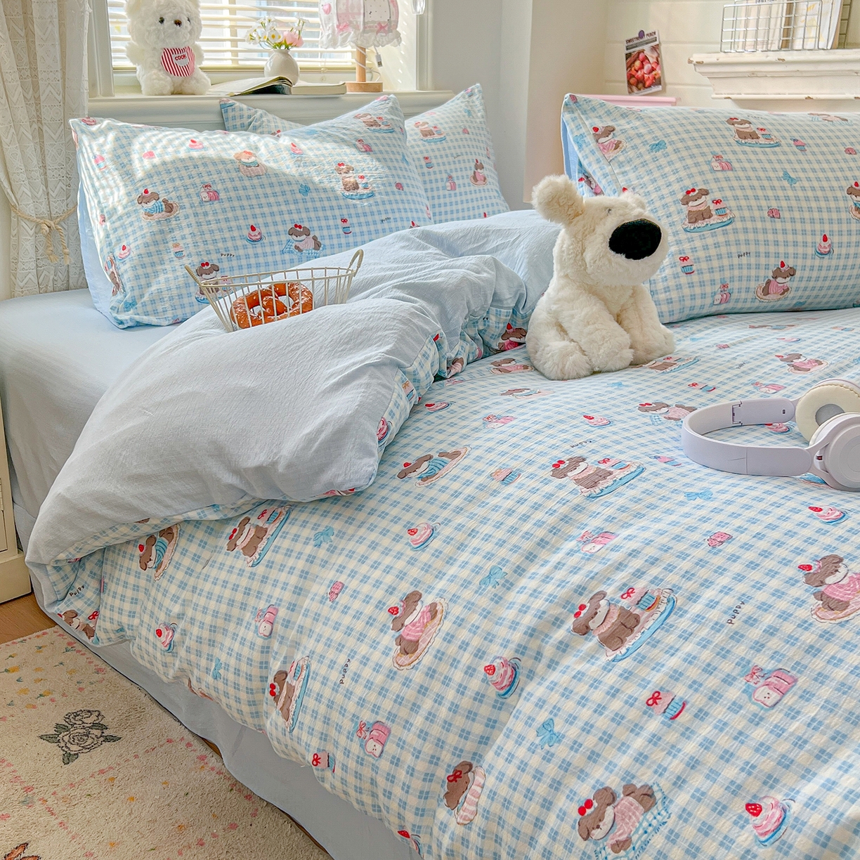 91家纺网 家纺一手货源 找家纺 金梦拉家纺 2026春夏新款云感双层纱皱皱纱系列四件套 蓝格蛋糕熊