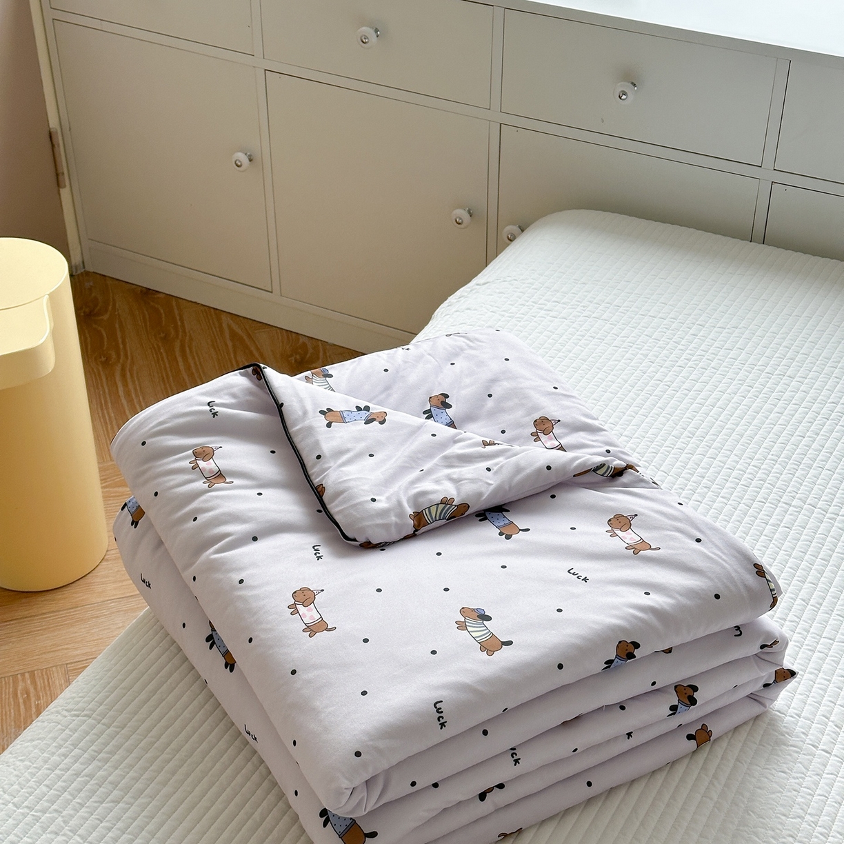 91家纺网 家纺一手货源 找家纺 咏绒家纺工厂店 厂家直销网销爆款花型永不断货2025春夏新款A类牛奶针织棉大豆夏被（长期款） 腊肠犬