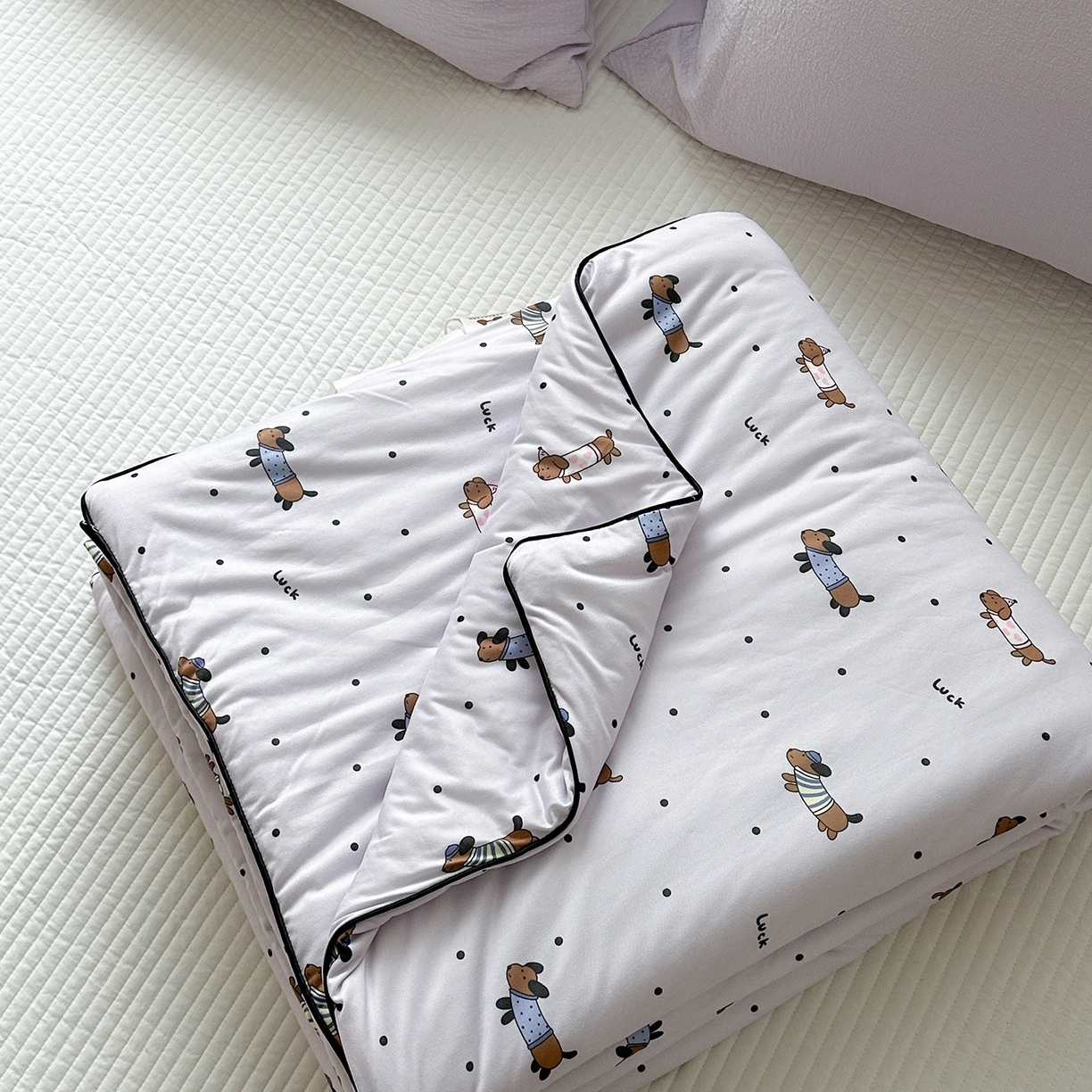 91家纺网 家纺一手货源 找家纺 咏绒家纺工厂店 厂家直销网销爆款花型永不断货2025春夏新款A类牛奶针织棉大豆夏被（长期款） 腊肠犬