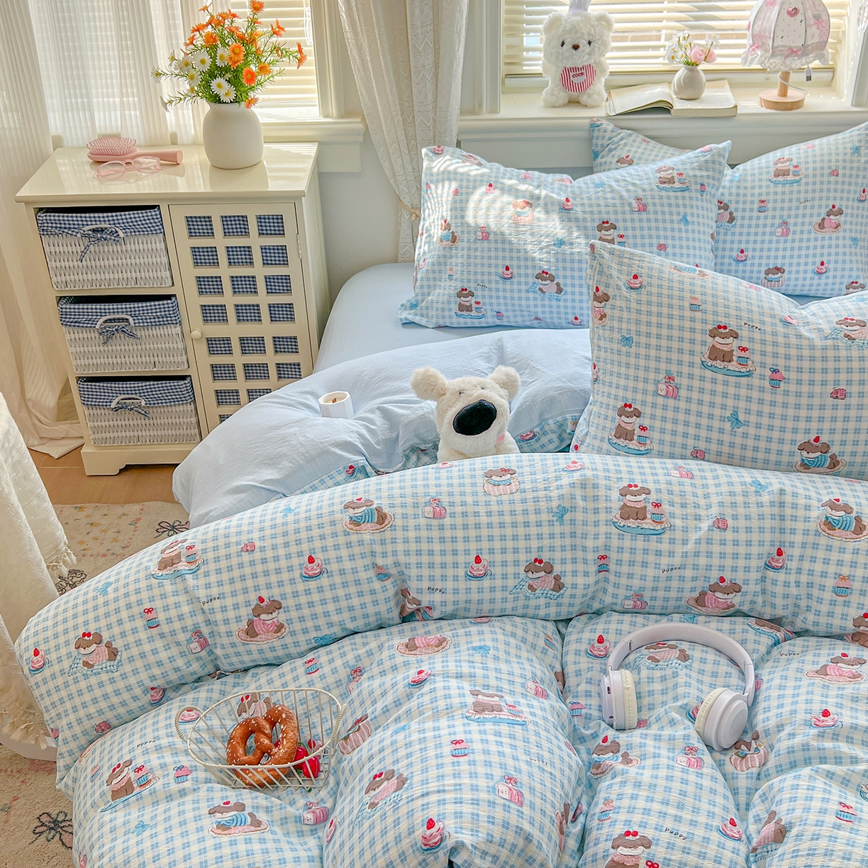 91家纺网 家纺一手货源 找家纺 金梦拉家纺 2026春夏新款云感双层纱皱皱纱系列四件套 蓝格蛋糕熊