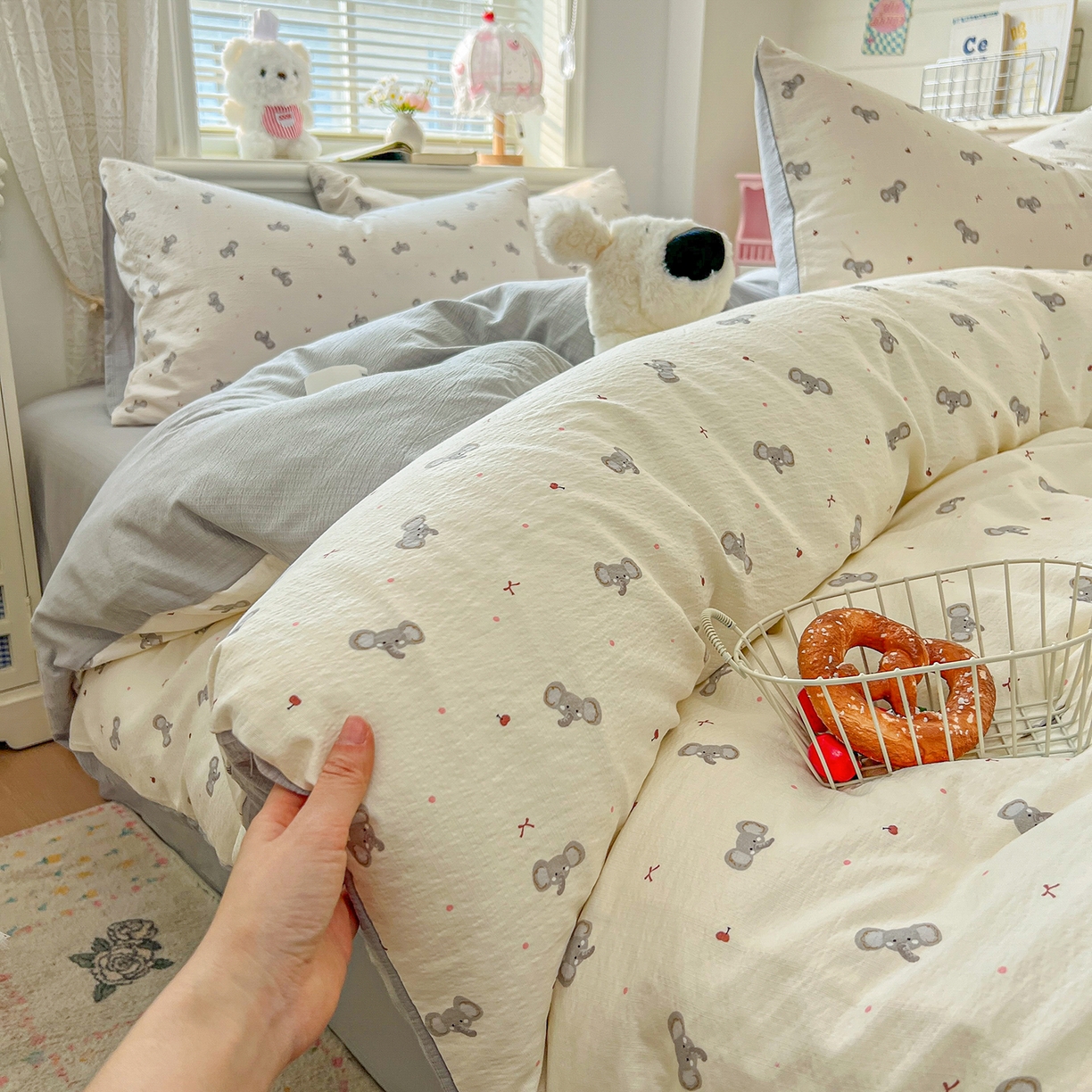 91家纺网 家纺一手货源 找家纺 金梦拉家纺 2026春夏新款云感双层纱皱皱纱系列四件套 萌萌小象