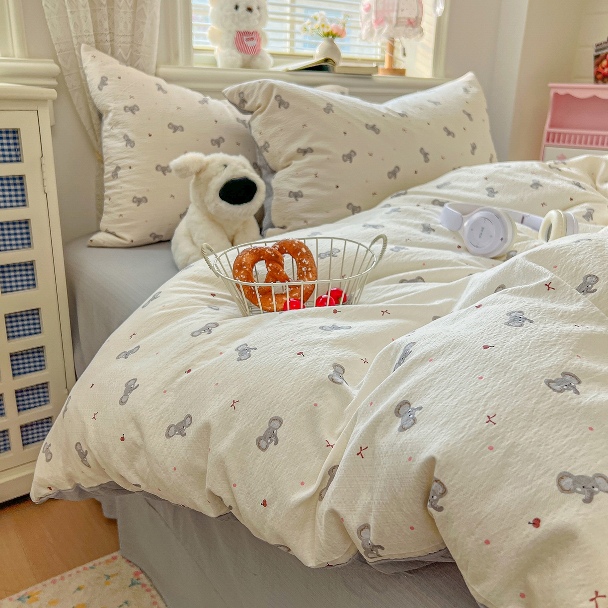 91家纺网 家纺一手货源 找家纺 金梦拉家纺 2026春夏新款云感双层纱皱皱纱系列四件套 萌萌小象