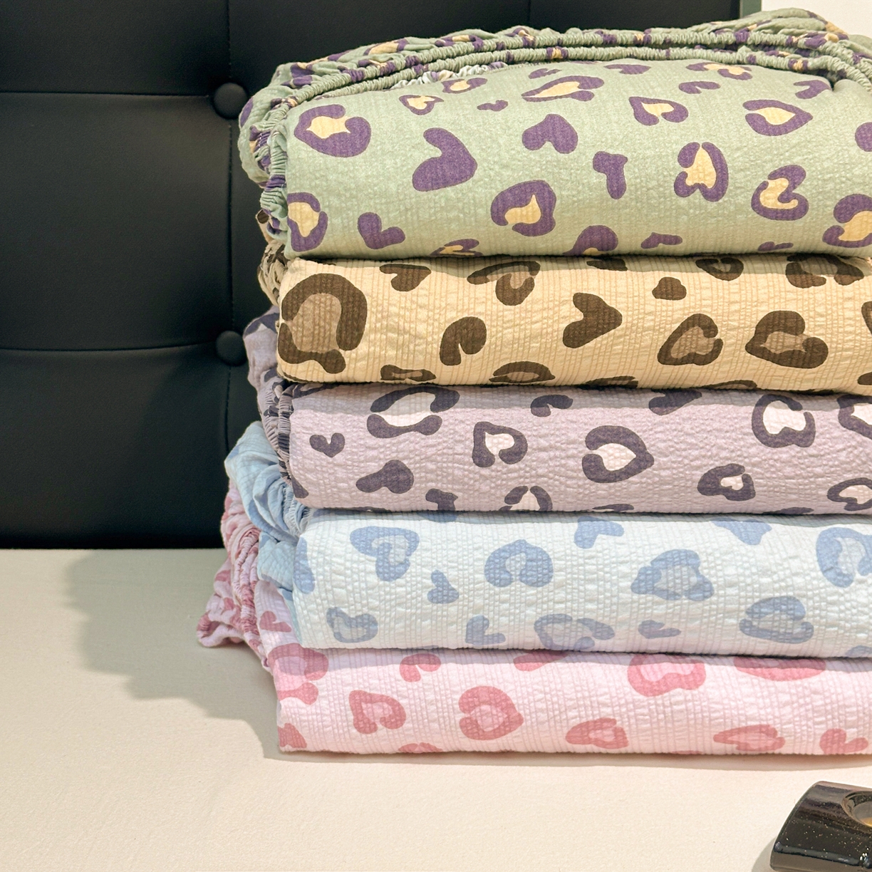 91家纺网 家纺一手货源 找家纺 （总）韩巢家纺 2026新款豹纹泡芙纱单床笠热销款防滑床笠单件床笠单品