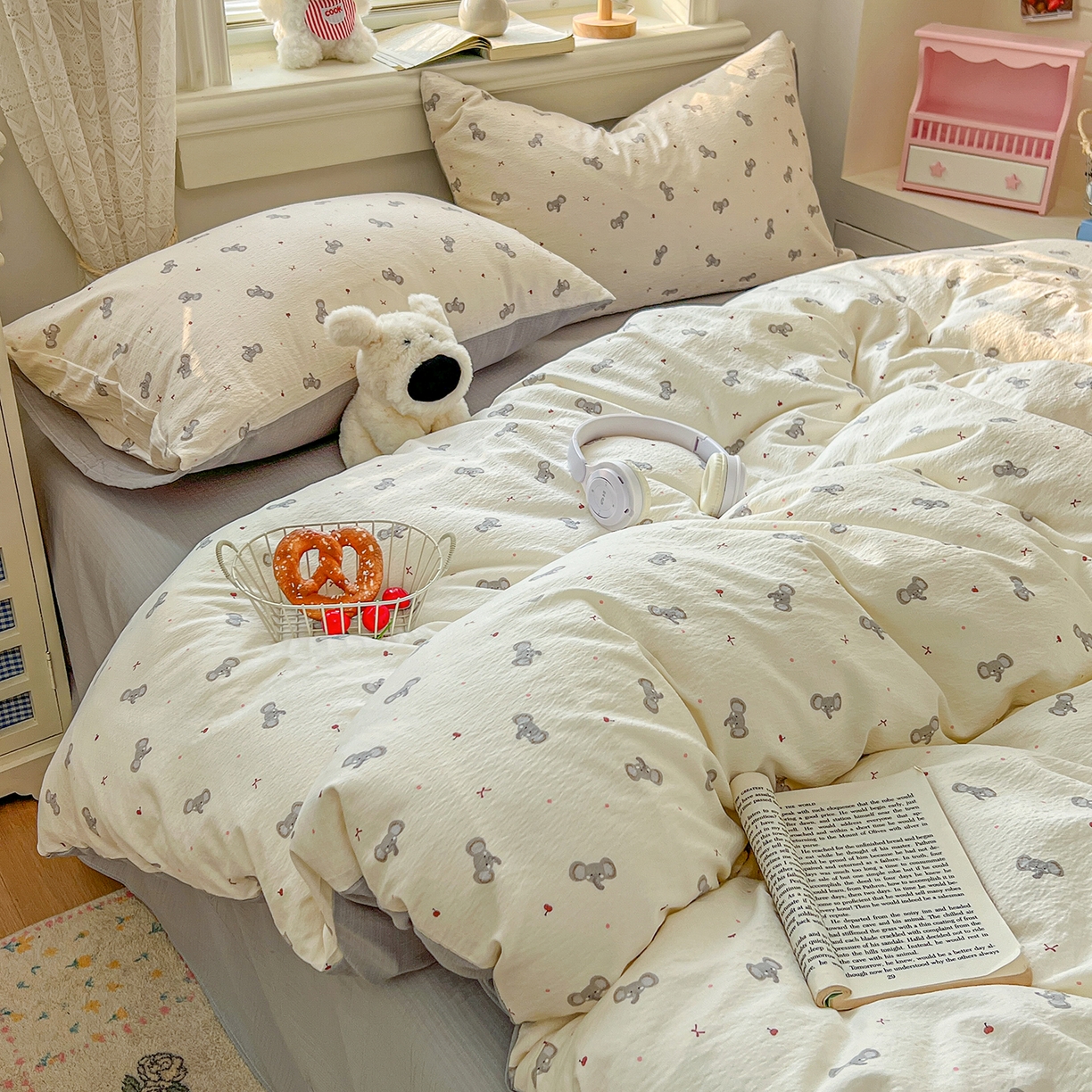 91家纺网 家纺一手货源 找家纺 金梦拉家纺 2026春夏新款云感双层纱皱皱纱系列四件套 萌萌小象