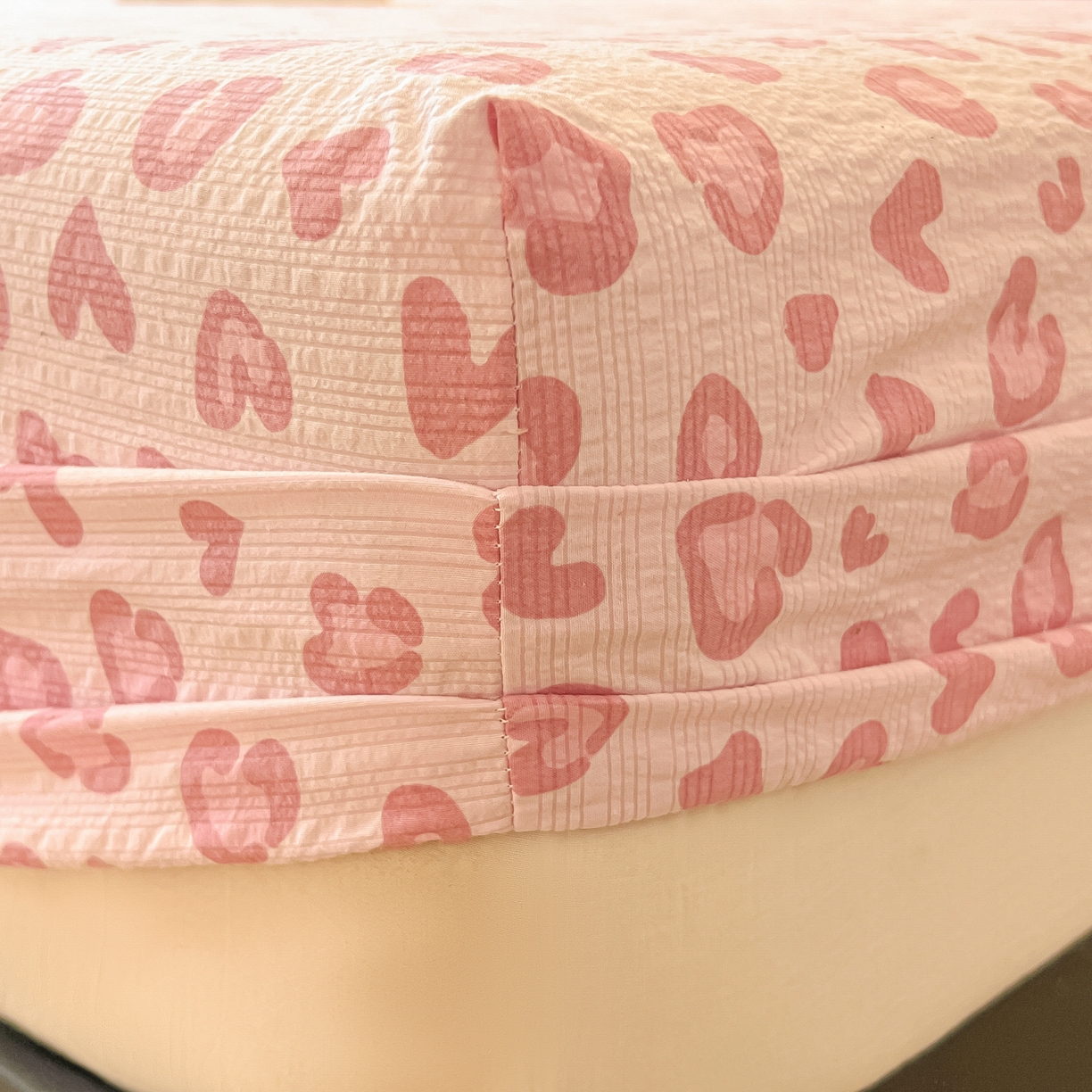 91家纺网 家纺一手货源 找家纺 （总）韩巢家纺 2026新款豹纹泡芙纱单床笠热销款防滑床笠单件床笠单品