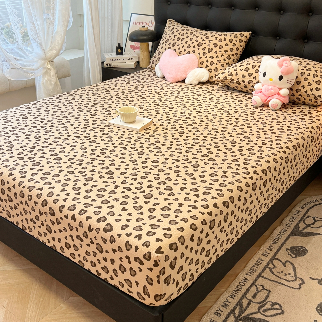 91家纺网 家纺一手货源 找家纺 韩巢家纺 2026新款豹纹泡芙纱单床笠热销款防滑床笠单件床笠单品 咖调豹纹心