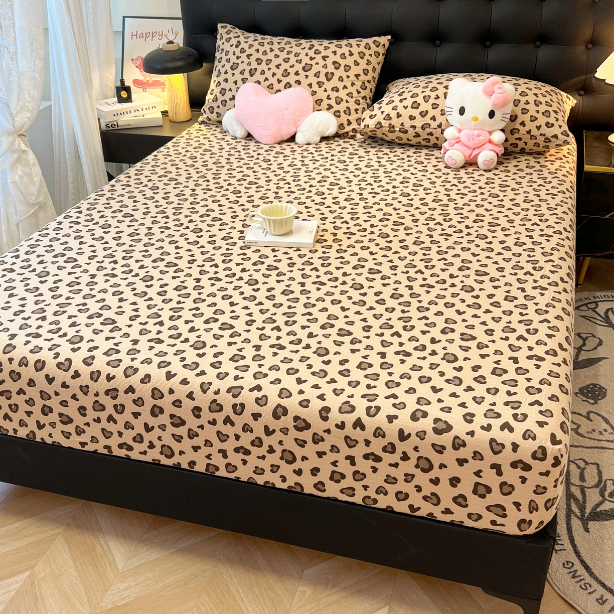 91家纺网 家纺一手货源 找家纺 韩巢家纺 2026新款豹纹泡芙纱单床笠热销款防滑床笠单件床笠单品 咖调豹纹心