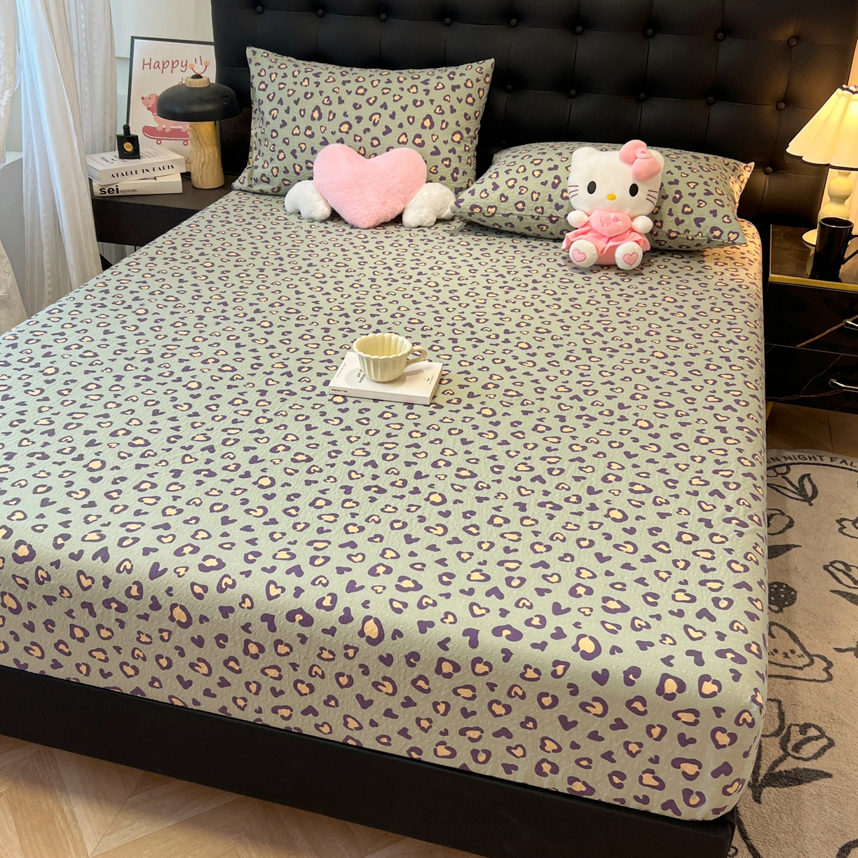 91家纺网 家纺一手货源 找家纺 韩巢家纺 2026新款豹纹泡芙纱单床笠热销款防滑床笠单件床笠单品 绿调豹纹心