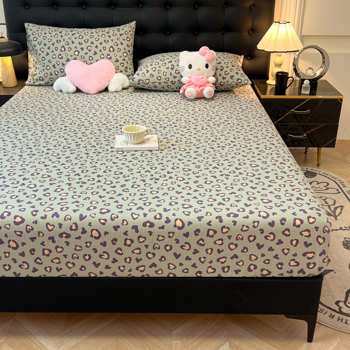 91家纺网 家纺一手货源 找家纺 韩巢家纺 2026新款豹纹泡芙纱单床笠热销款防滑床笠单件床笠单品 绿调豹纹心