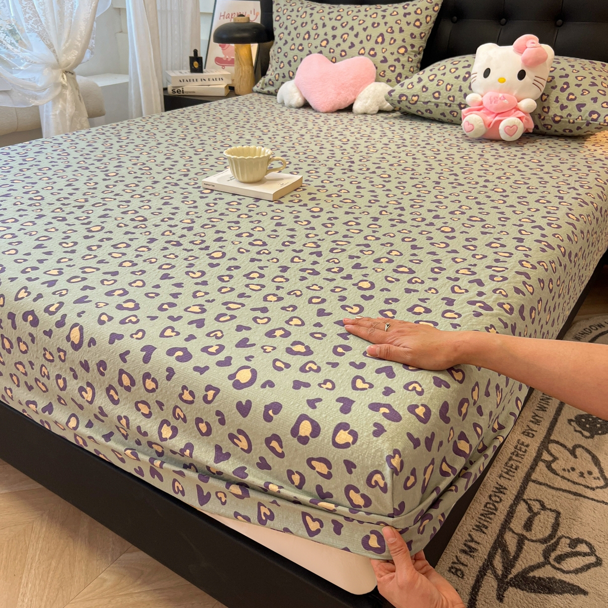 91家纺网 家纺一手货源 找家纺 韩巢家纺 2026新款豹纹泡芙纱单床笠热销款防滑床笠单件床笠单品 绿调豹纹心