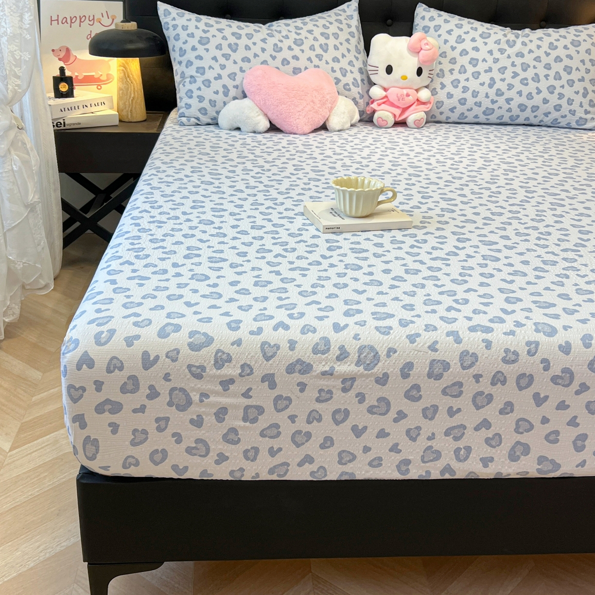 91家纺网 家纺一手货源 找家纺 韩巢家纺 2026新款豹纹泡芙纱单床笠热销款防滑床笠单件床笠单品 蓝调豹纹心