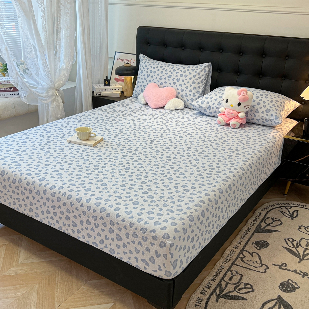 91家纺网 家纺一手货源 找家纺 韩巢家纺 2026新款豹纹泡芙纱单床笠热销款防滑床笠单件床笠单品 蓝调豹纹心