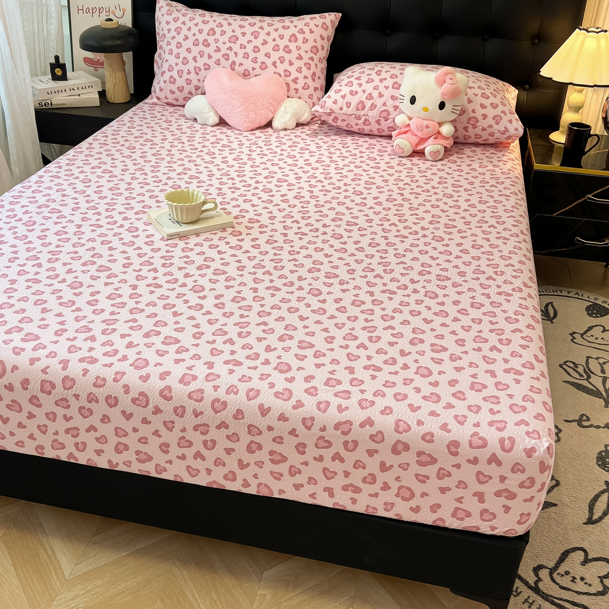 91家纺网 家纺一手货源 找家纺 韩巢家纺 2026新款豹纹泡芙纱单床笠热销款防滑床笠单件床笠单品 粉调豹纹心