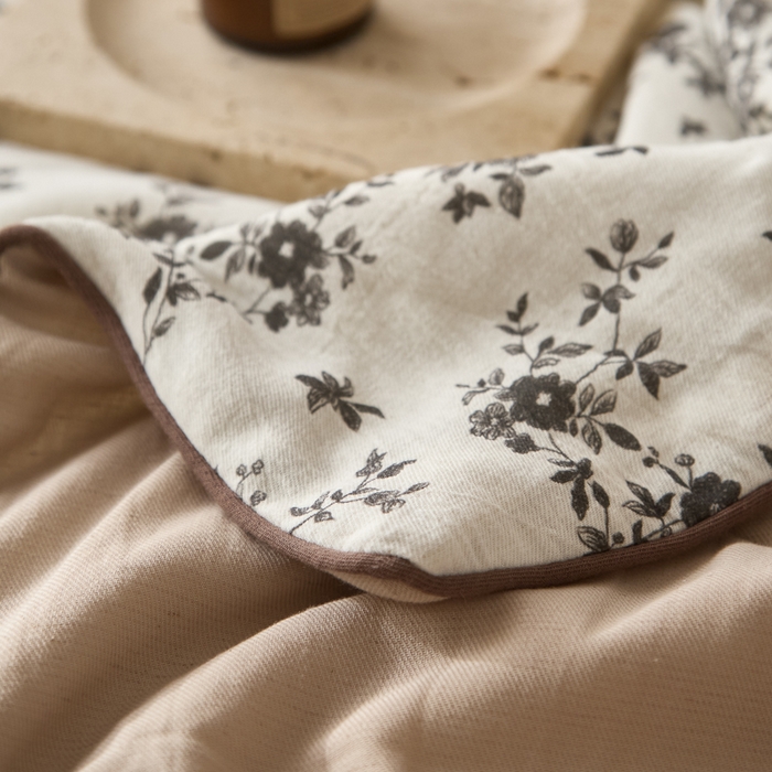 91家纺网 家纺一手货源 找家纺 大彩家居 2026新款棉麻夏被 墨色丁香