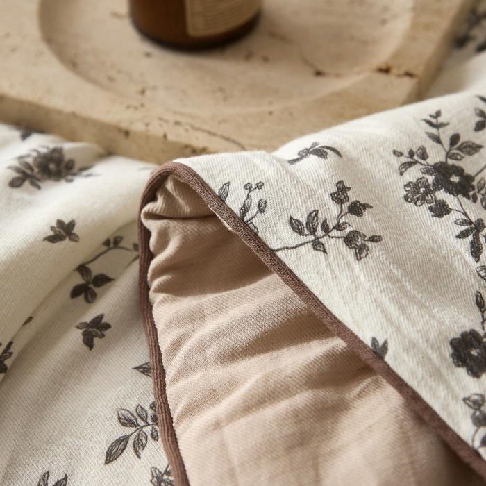 91家纺网 家纺一手货源 找家纺 大彩家居 2026新款棉麻夏被 墨色丁香