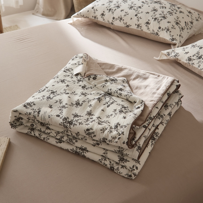 91家纺网 家纺一手货源 找家纺 大彩家居 2026新款棉麻夏被 墨色丁香