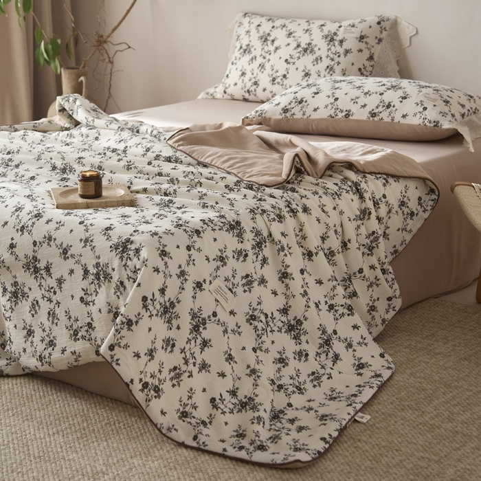 91家纺网 家纺一手货源 找家纺 大彩家居 2026新款棉麻夏被 墨色丁香