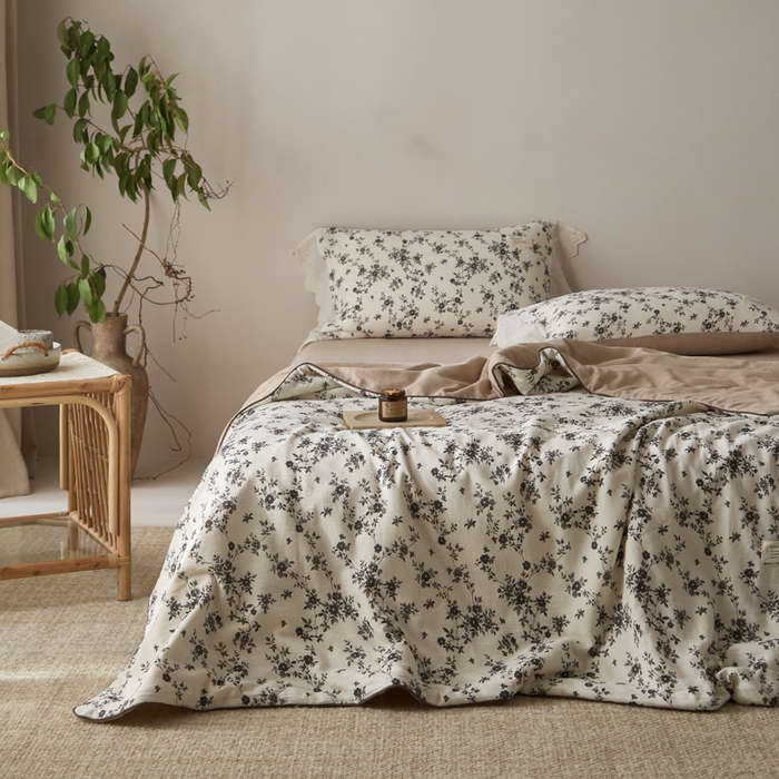 91家纺网 家纺一手货源 找家纺 大彩家居 2026新款棉麻夏被 墨色丁香