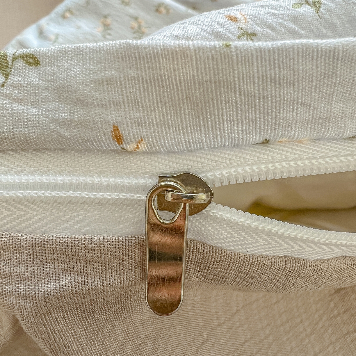 91家纺网 家纺一手货源 找家纺 金梦拉家纺 2026春夏新款云感双层纱皱皱纱系列四件套 森澜