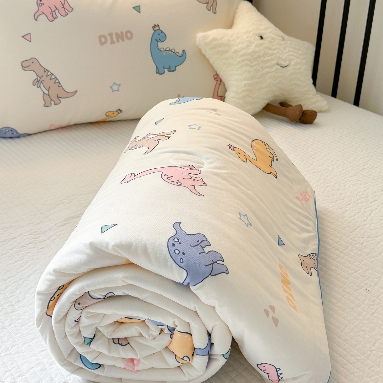 91家纺网 家纺一手货源 找家纺 咏绒家纺工厂店 厂家直销网销爆款花型永不断货2025春夏新款A类牛奶针织棉大豆夏被（长期款） 七彩恐龙