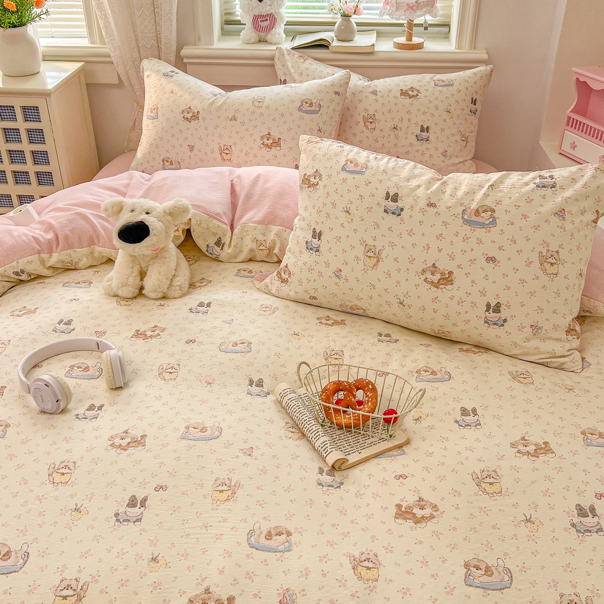 91家纺网 家纺一手货源 找家纺 金梦拉家纺 2026春夏新款云感双层纱皱皱纱系列四件套 碎花萌宠