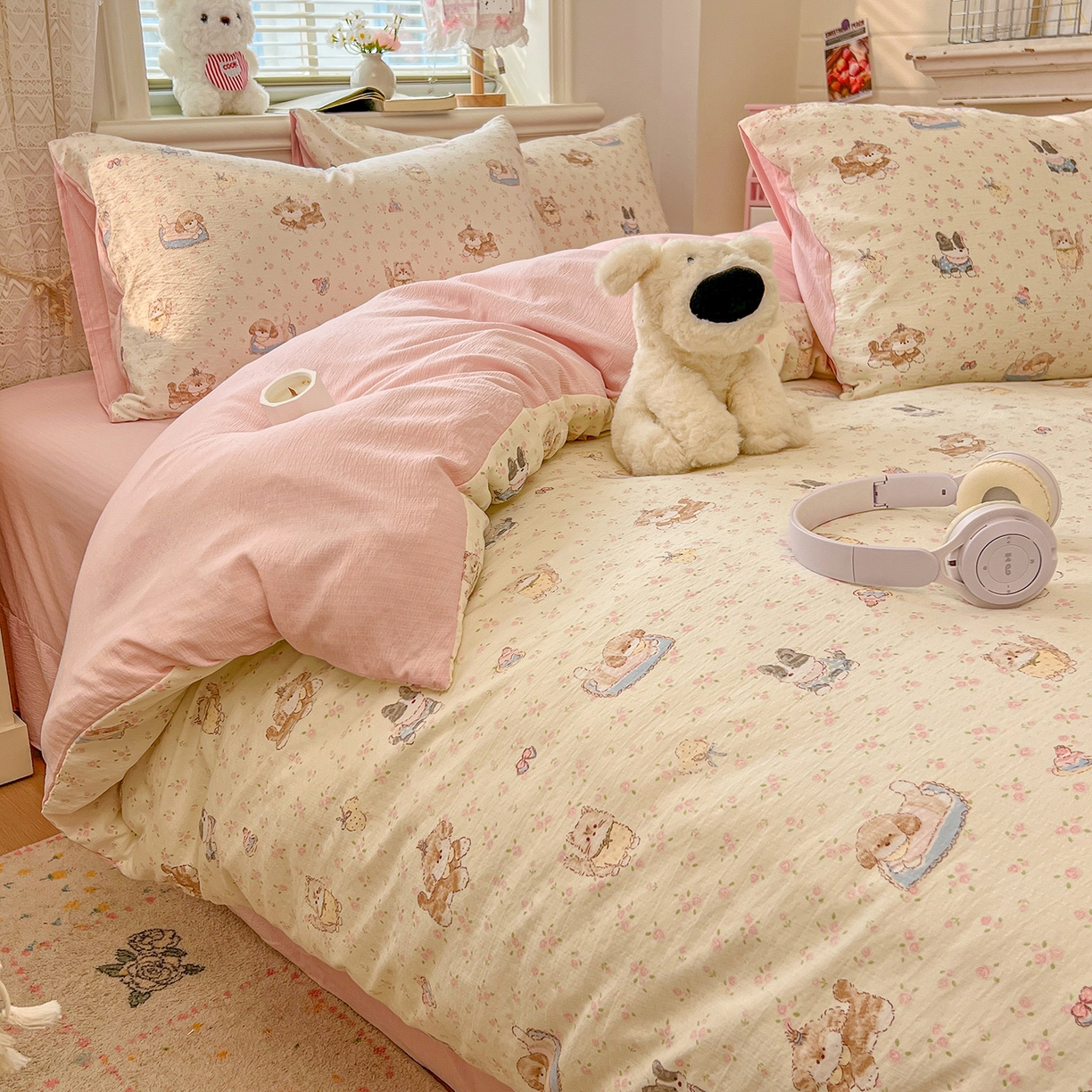 91家纺网 家纺一手货源 找家纺 金梦拉家纺 2026春夏新款云感双层纱皱皱纱系列四件套 碎花萌宠