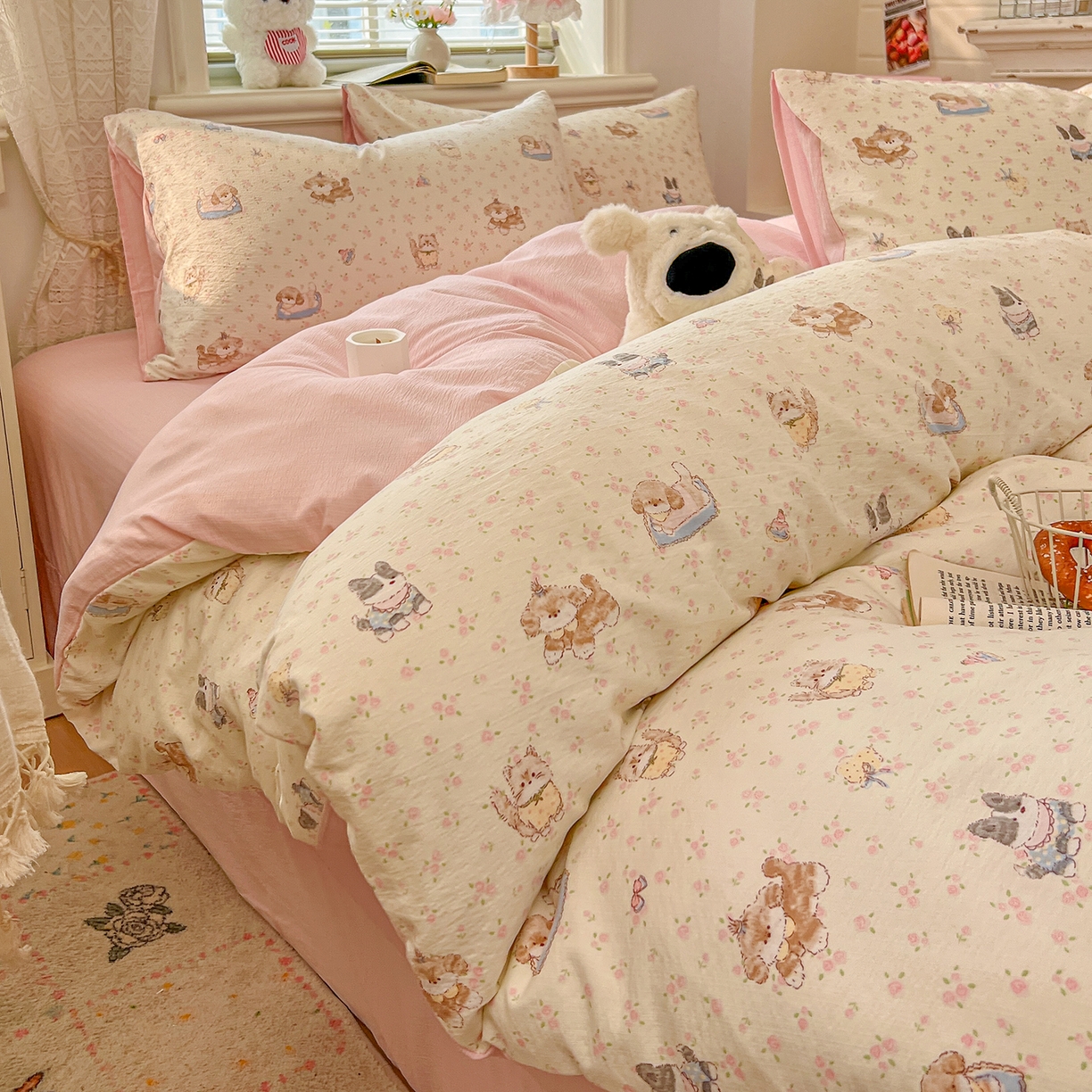 91家纺网 家纺一手货源 找家纺 金梦拉家纺 2026春夏新款云感双层纱皱皱纱系列四件套 碎花萌宠