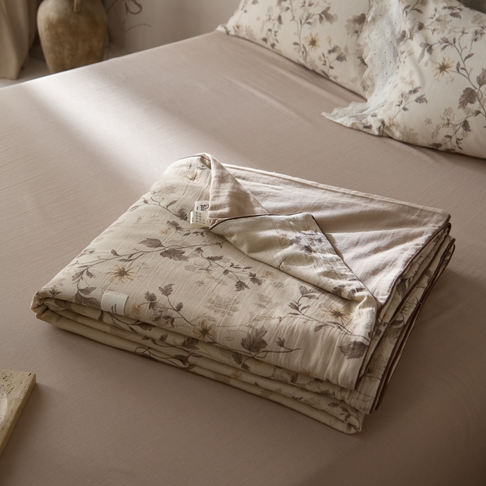 91家纺网 家纺一手货源 找家纺 大彩家居 2026新款棉麻夏被 藤蔓光影