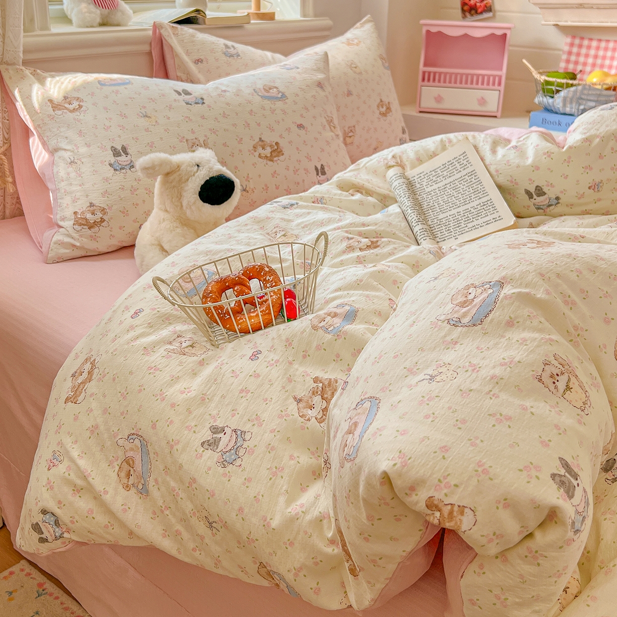 91家纺网 家纺一手货源 找家纺 金梦拉家纺 2026春夏新款云感双层纱皱皱纱系列四件套 碎花萌宠