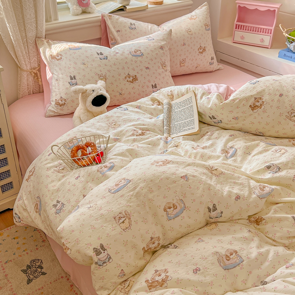 91家纺网 家纺一手货源 找家纺 金梦拉家纺 2026春夏新款云感双层纱皱皱纱系列四件套 碎花萌宠