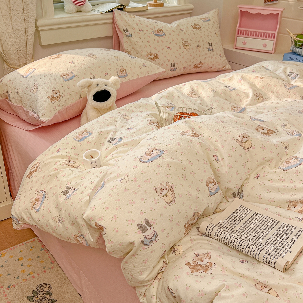 91家纺网 家纺一手货源 找家纺 金梦拉家纺 2026春夏新款云感双层纱皱皱纱系列四件套 碎花萌宠