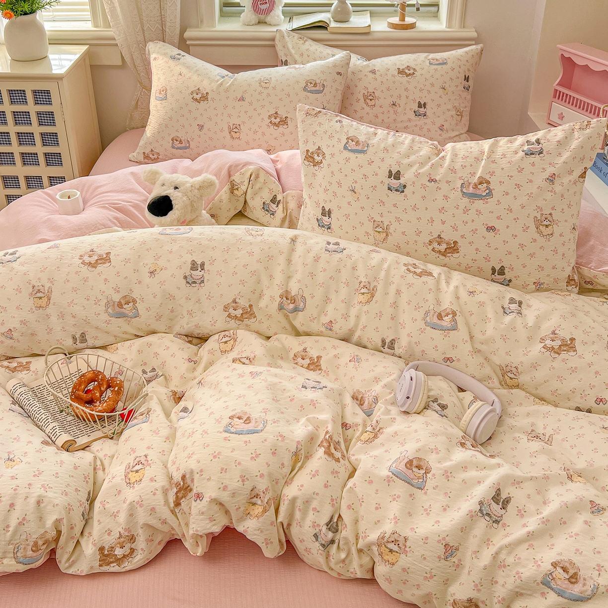 91家纺网 家纺一手货源 找家纺 金梦拉家纺 2026春夏新款云感双层纱皱皱纱系列四件套 碎花萌宠