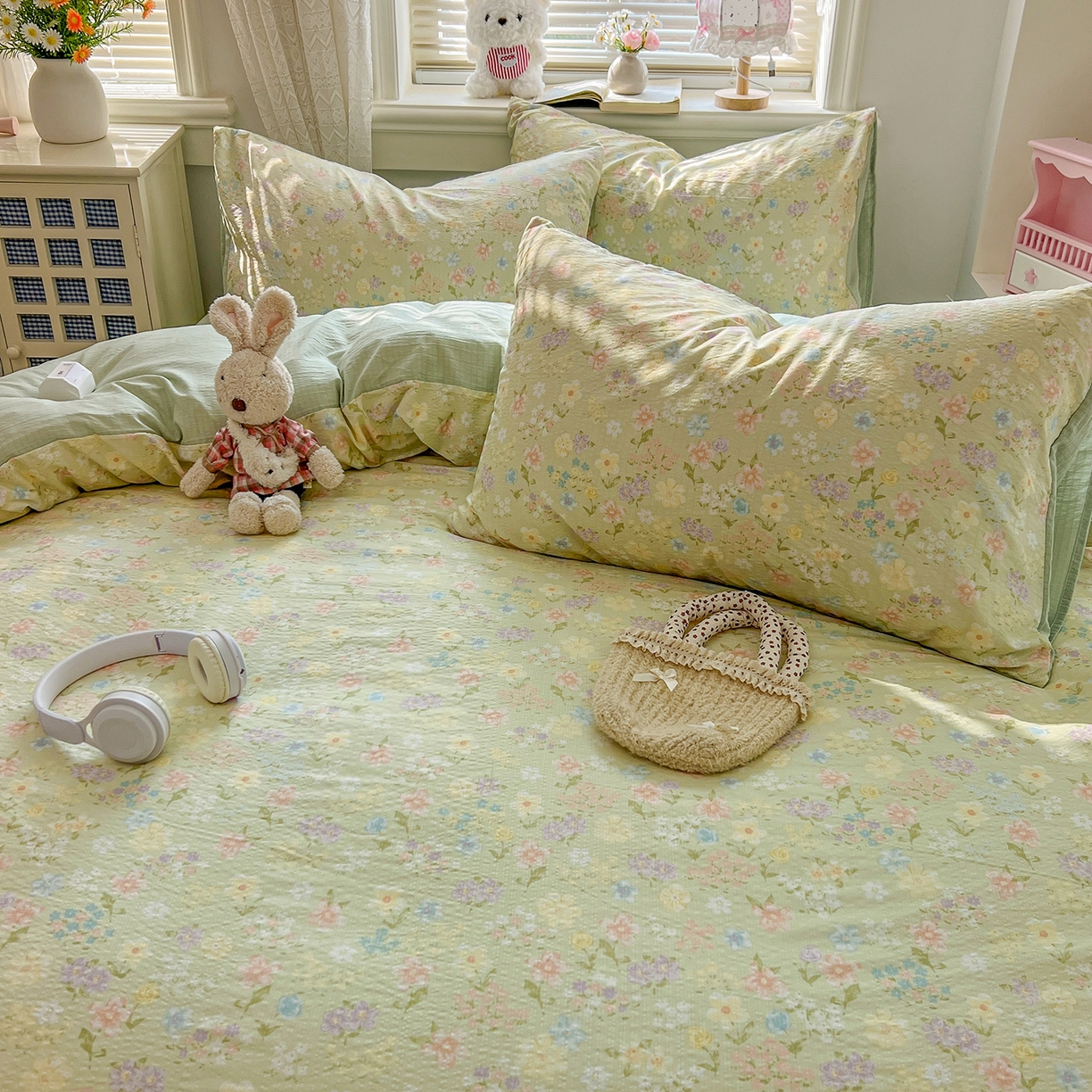 91家纺网 家纺一手货源 找家纺 金梦拉家纺 2026春夏新款云感双层纱皱皱纱系列四件套 夏日木槿