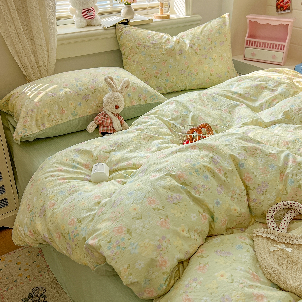 91家纺网 家纺一手货源 找家纺 金梦拉家纺 2026春夏新款云感双层纱皱皱纱系列四件套 夏日木槿