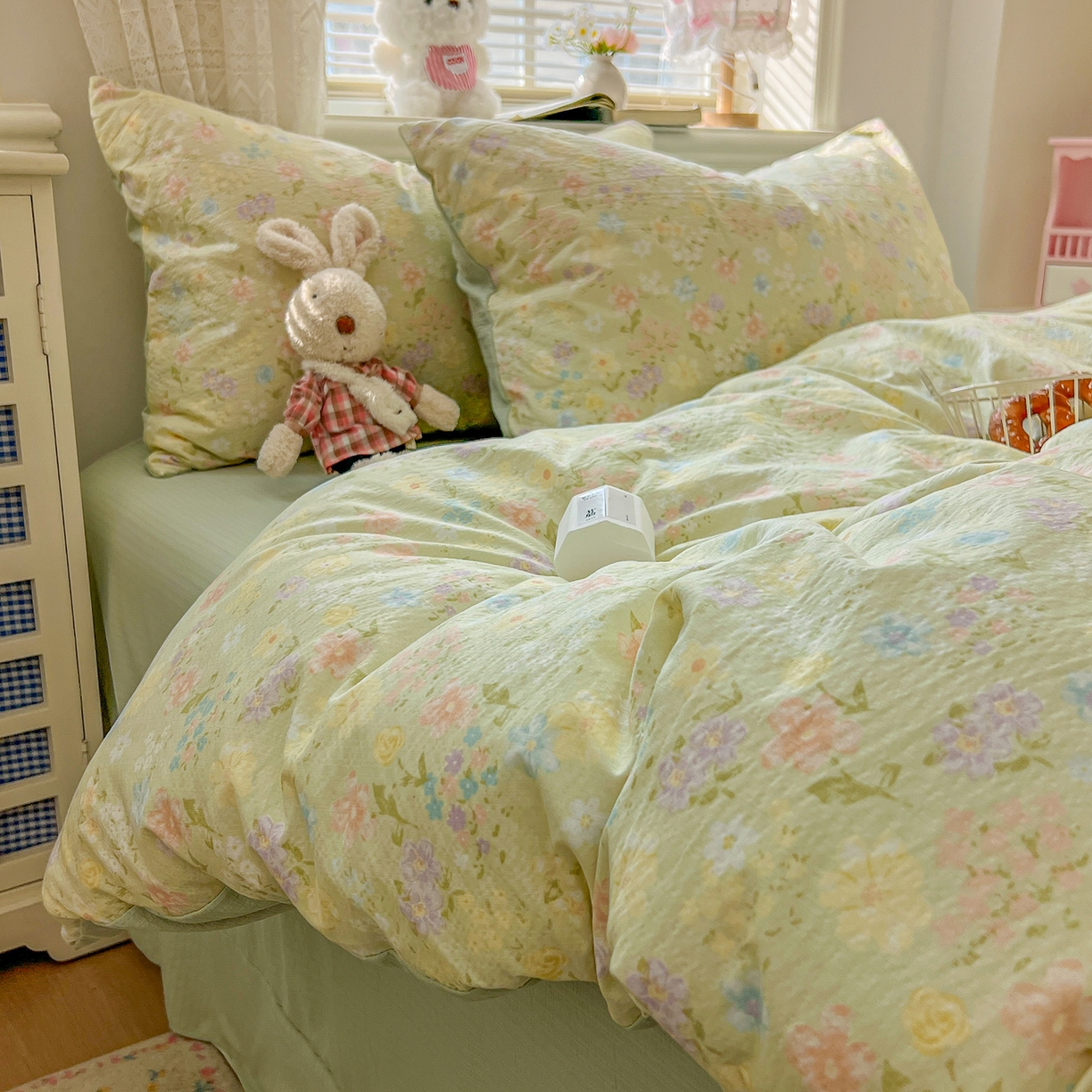 91家纺网 家纺一手货源 找家纺 金梦拉家纺 2026春夏新款云感双层纱皱皱纱系列四件套 夏日木槿