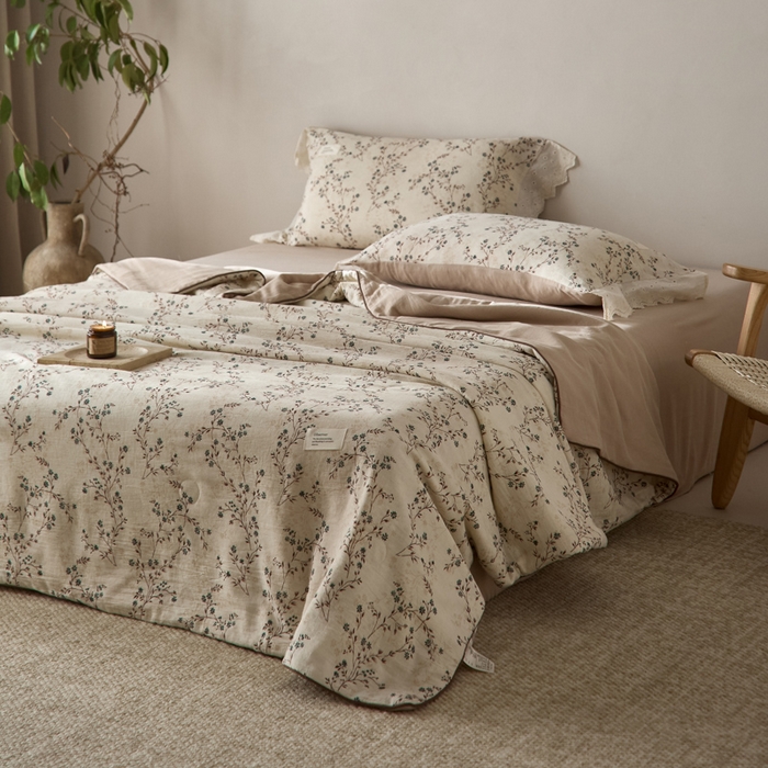 91家纺网 家纺一手货源 找家纺 大彩家居 2026新款棉麻夏被 微风草语