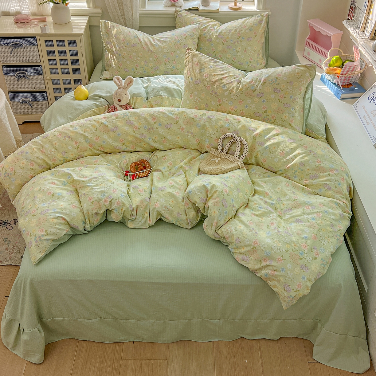 91家纺网 家纺一手货源 找家纺 金梦拉家纺 2026春夏新款云感双层纱皱皱纱系列四件套 夏日木槿