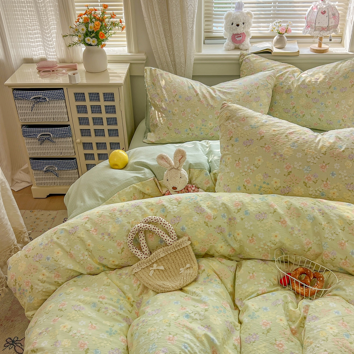 91家纺网 家纺一手货源 找家纺 金梦拉家纺 2026春夏新款云感双层纱皱皱纱系列四件套 夏日木槿